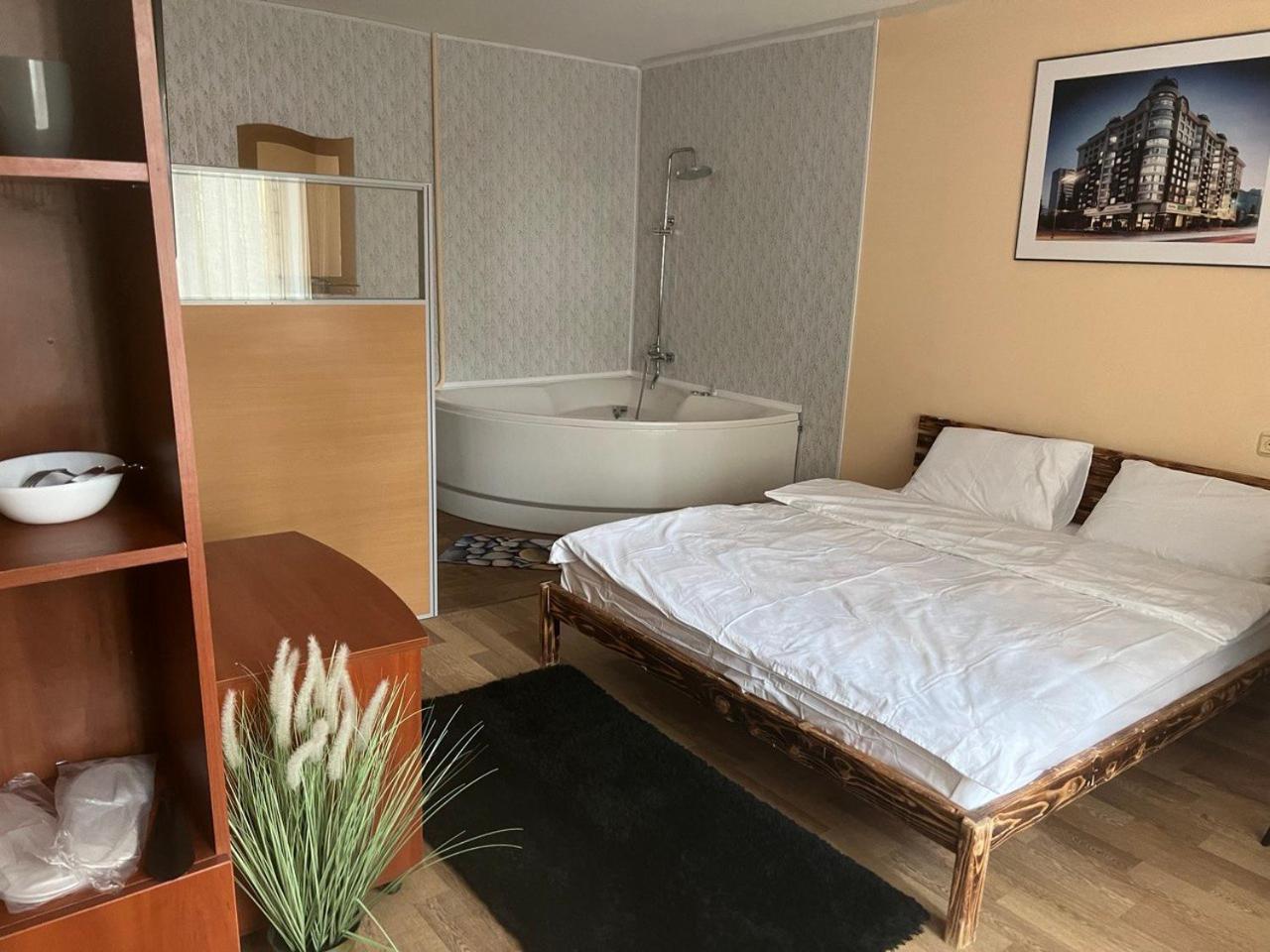 Hostel Krone Gok Zatishok Kiev Bagian luar foto